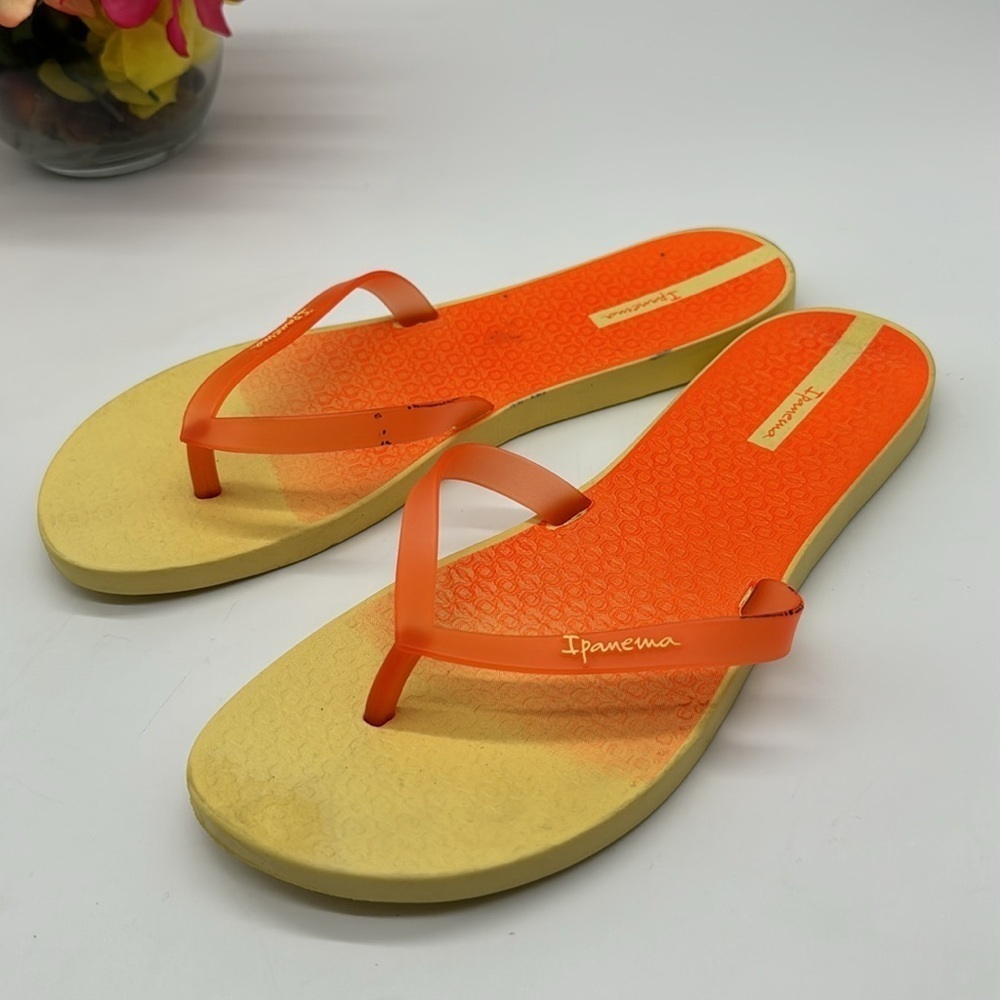 Ipanema Orange Yellow Ombre Flip Flop Sandal Size 10 FFT6029
